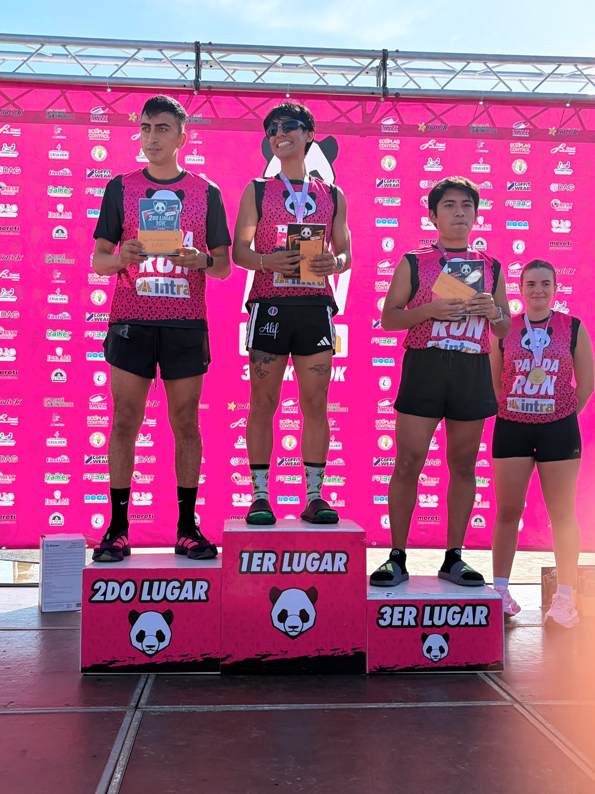 Violeta Marilyn Ruz Caballero y Mario Eduardo Tapia Peña conquistan los 10K de la Panda Run Intra 2026