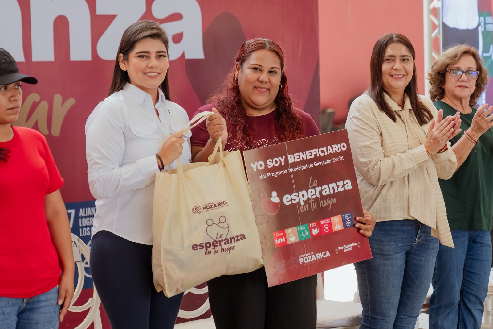 Entregan 3,500 apoyos sociales a familias de Poza Rica