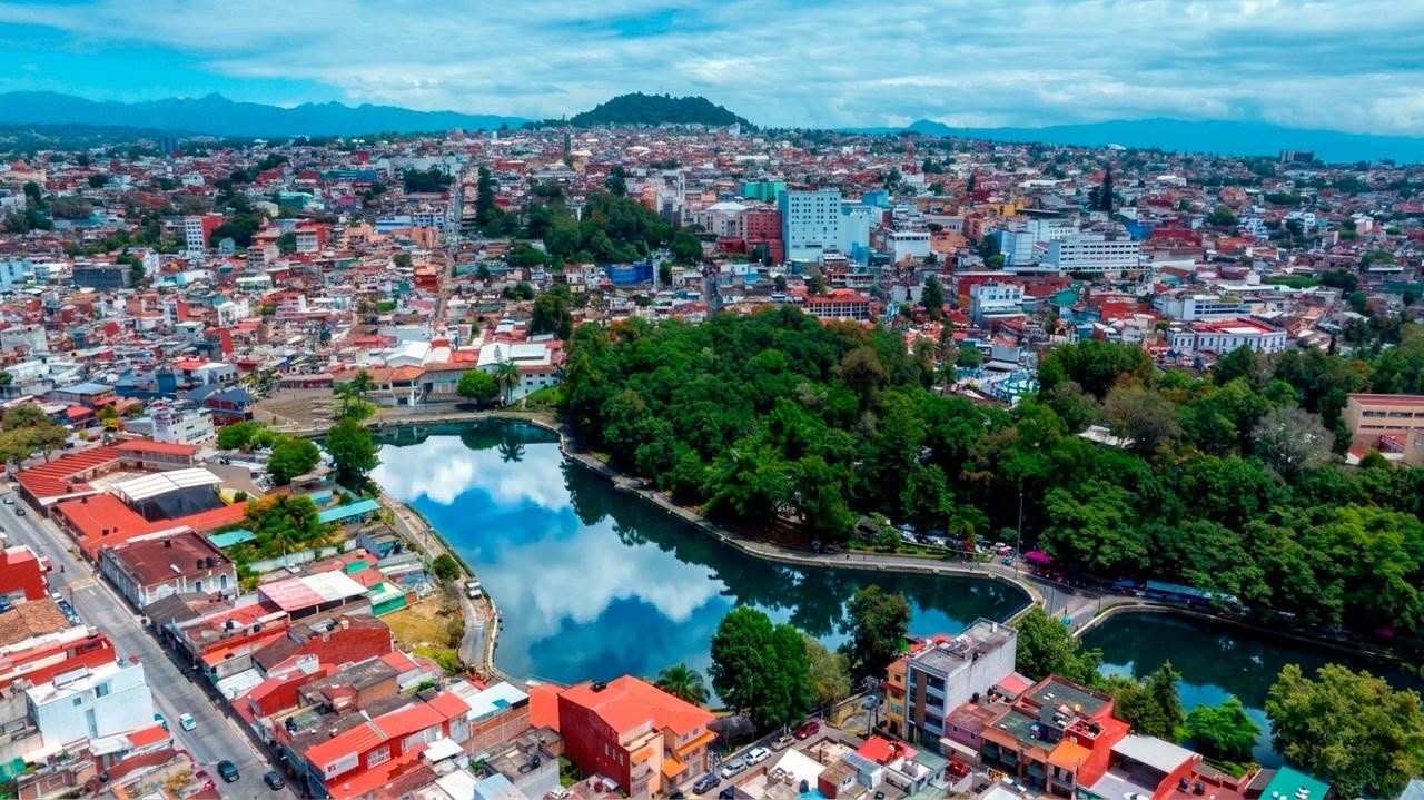 Avanza rehabilitación del paseo de Los Lagos de Xalapa