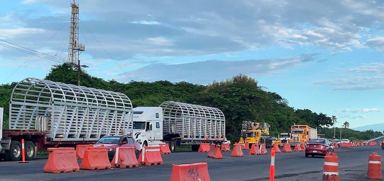 Llegan trabes para puente peatonal del puerto de Veracruz
