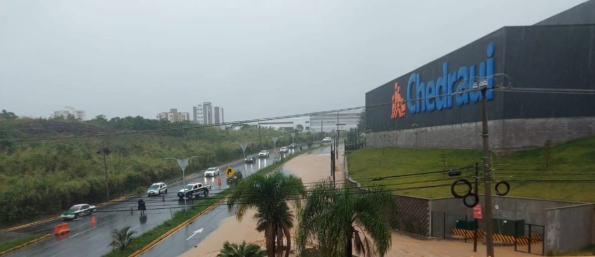Cobro de estacionamiento en plaza El Juguete genera reclamos en Emiliano Zapata