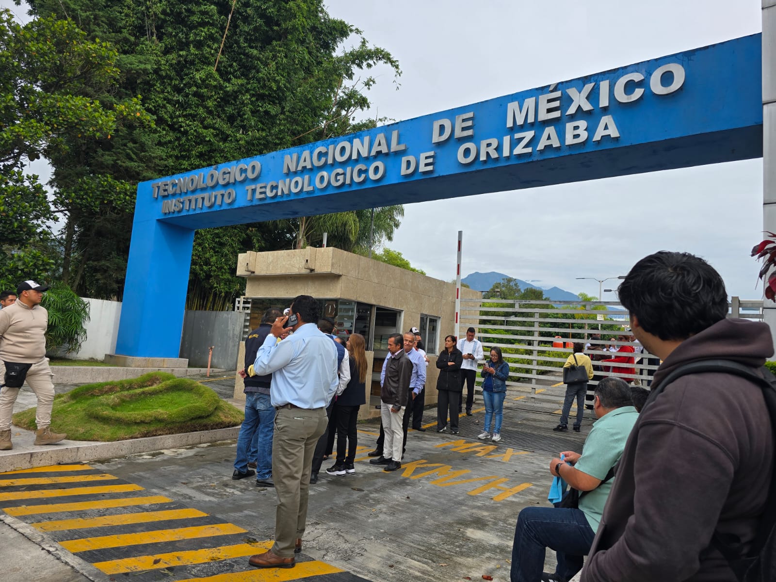 Alumnos del Tecnológico de Orizaba toman plantel, exigen mejoras y transparencia