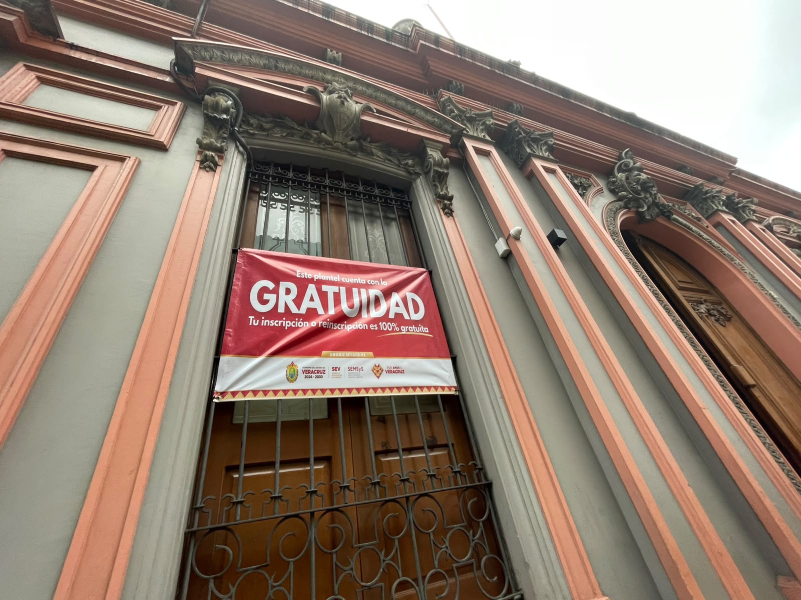 Investigan cobro de cuotas escolares en dos bachilleratos de Xalapa