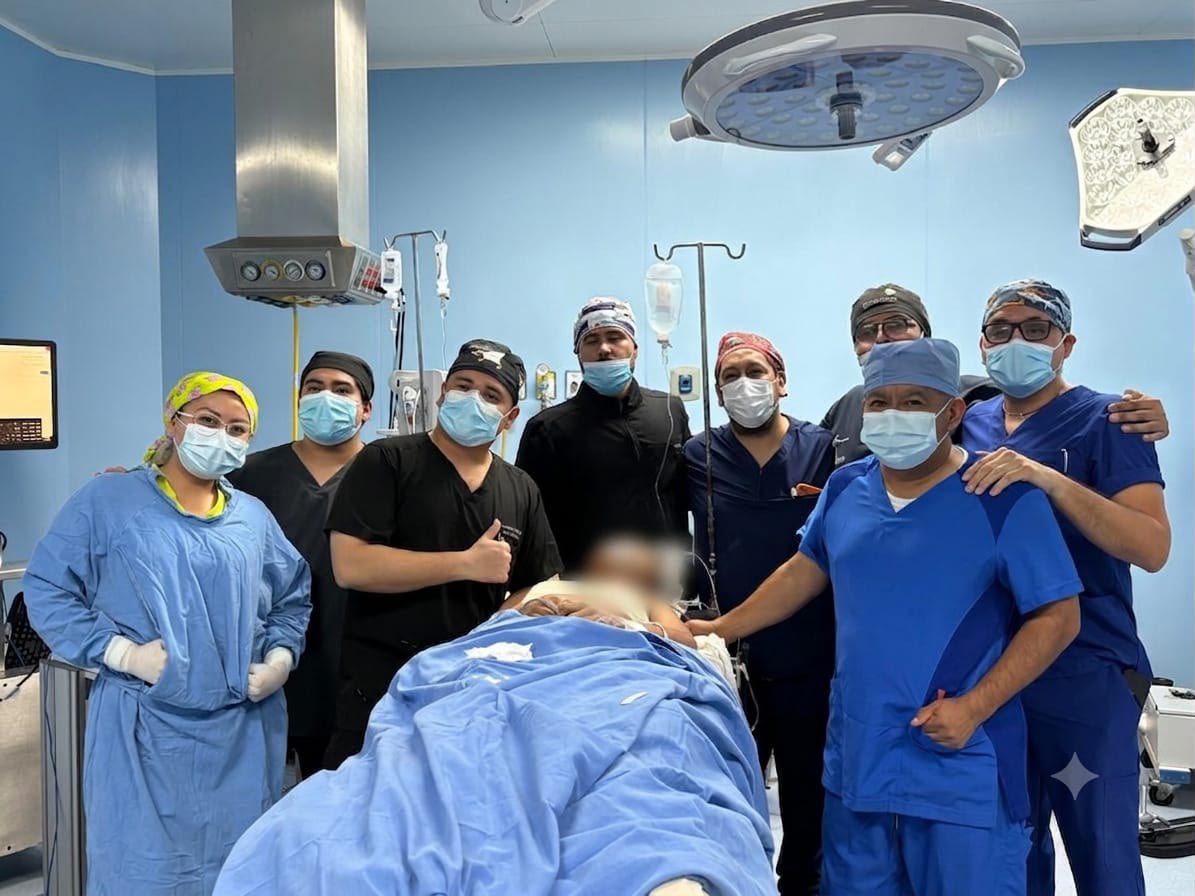 Realizan primera cirugía para corregir pecho hundido en adolescente en el HRAE del ISSSTE de Veracruz