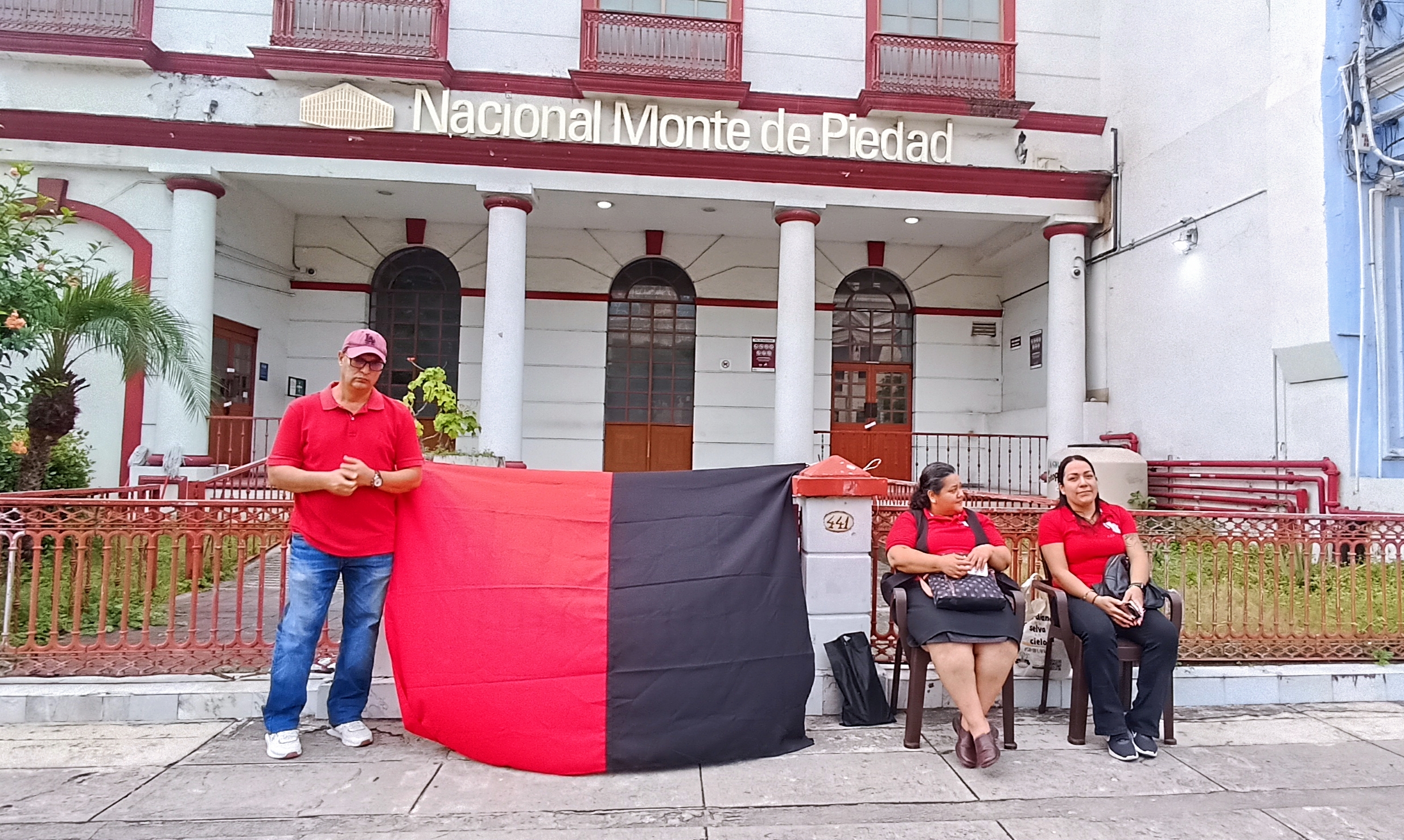 Pese a avances en las negociaciones se cumplen 329 días de la huelga en el Nacional Monte de Piedad