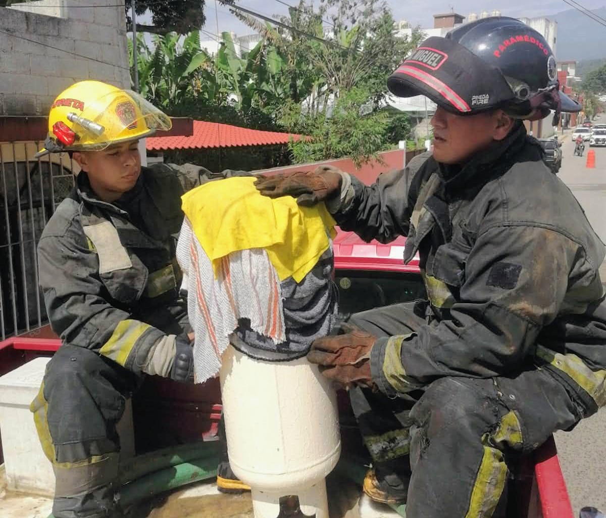 Fuga de gas en vehículo deja a menor intoxicada en Coatepec