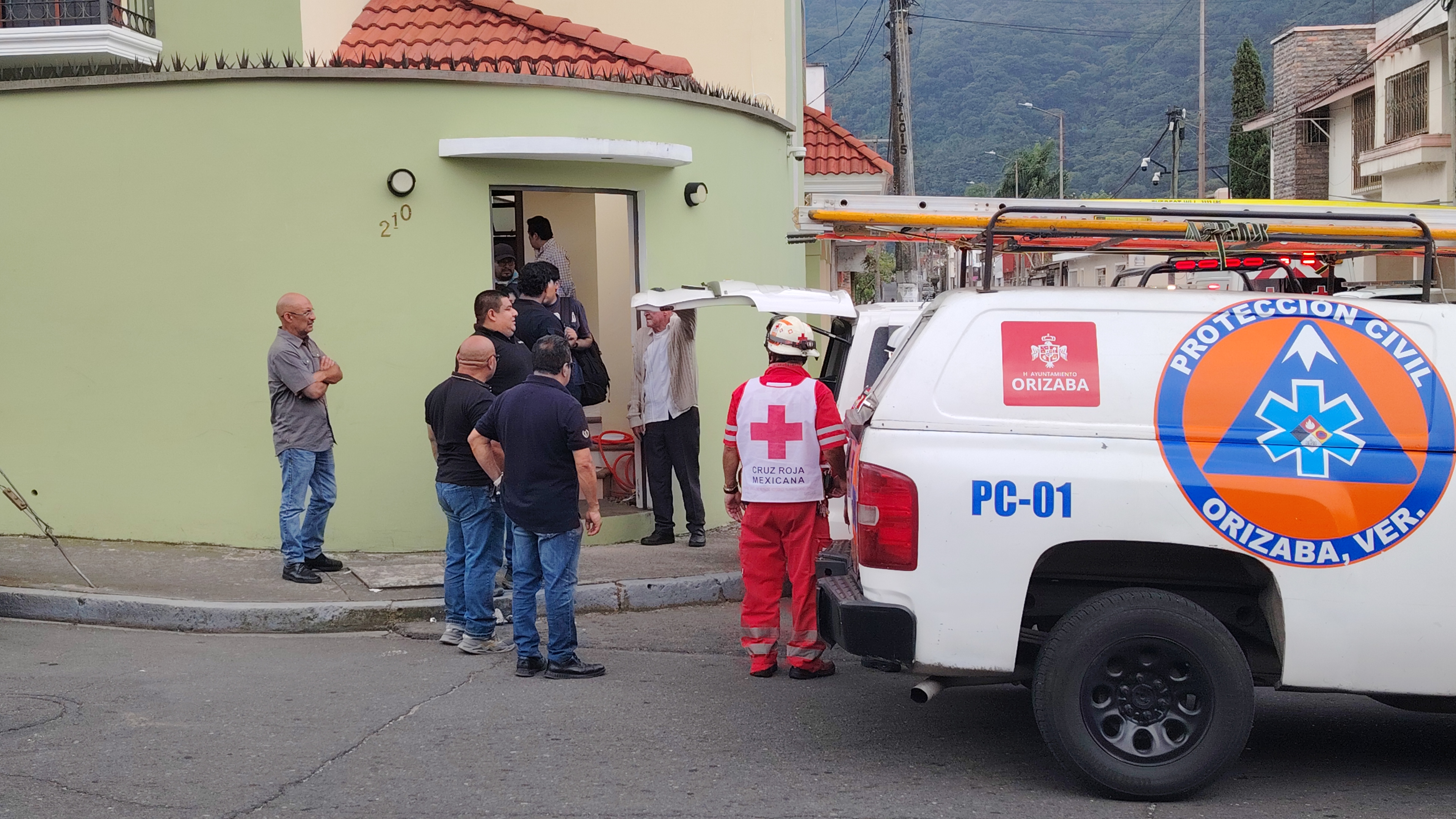 Muere hombre electrocutado mientras trabajaba en azotea de Orizaba