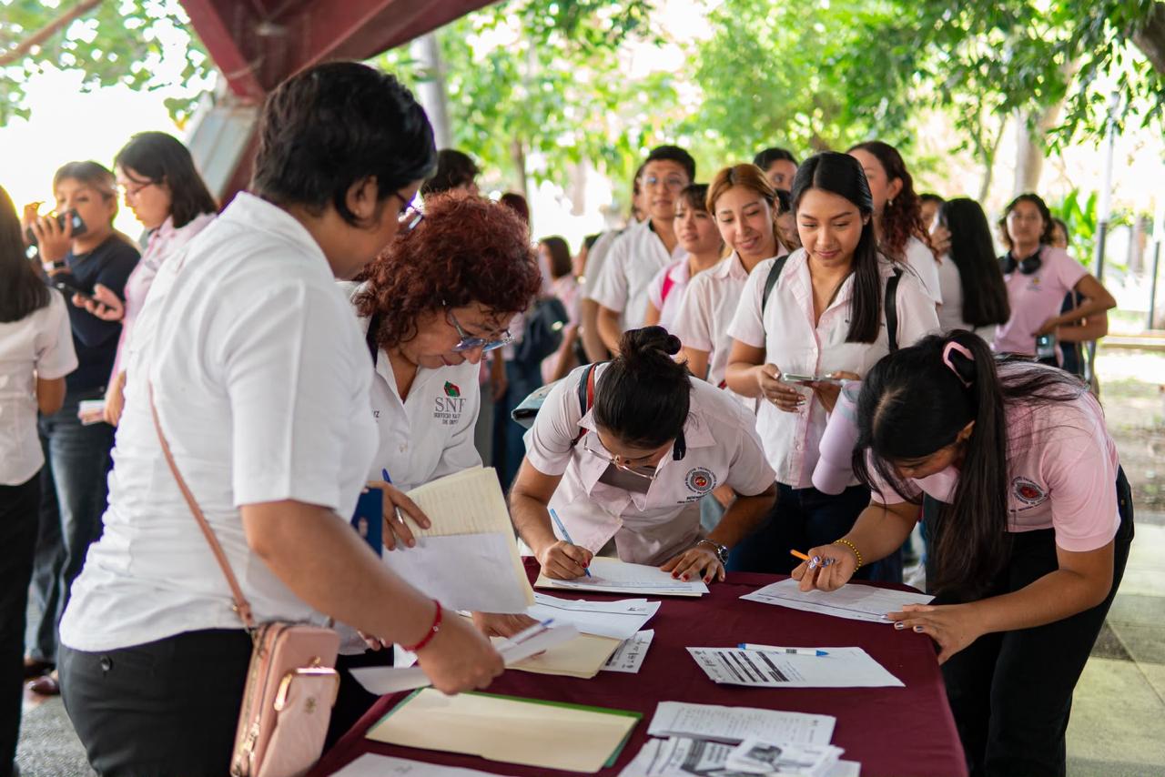 Ofertan 850 empleos en Feria Nacional de Juventudes en Poza Rica