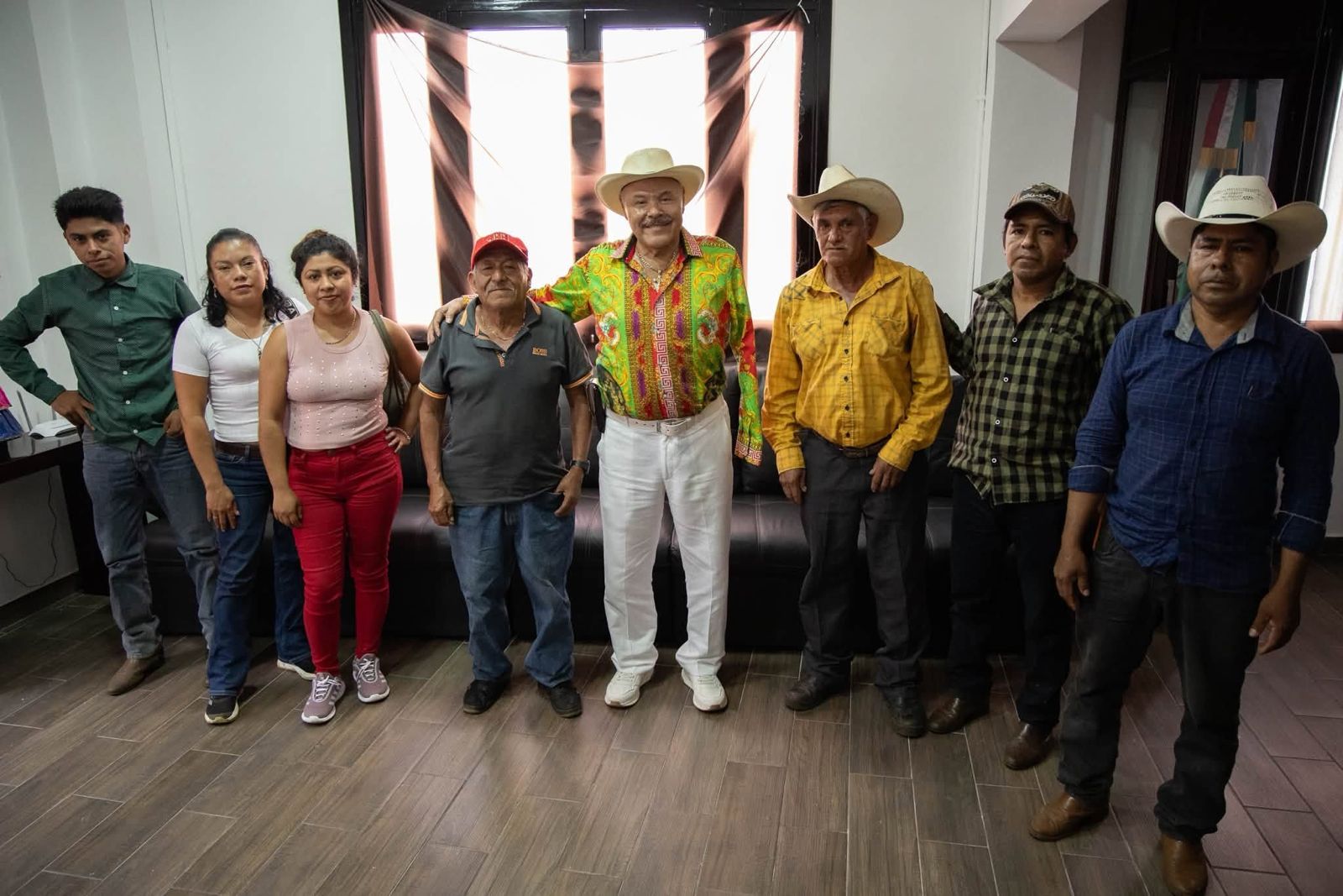 Alcalde de Catemaco atiende solicitudes en Puertas Abiertas