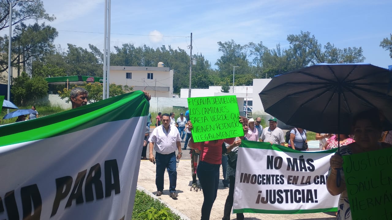 Exigen liberación de colaboradores y autobuses de la empresa Saeta Verde
