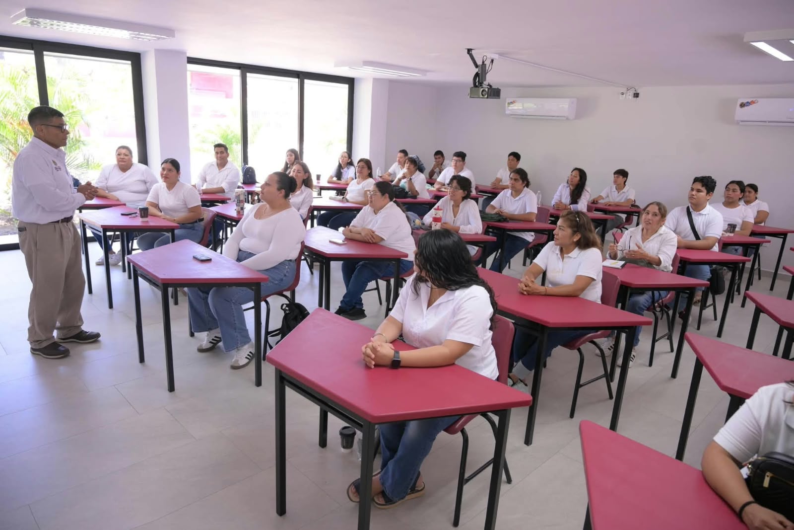 Inicia clases la primera generación de la Escuela Veracruzana de Servicios Turísticos en Boca del Río