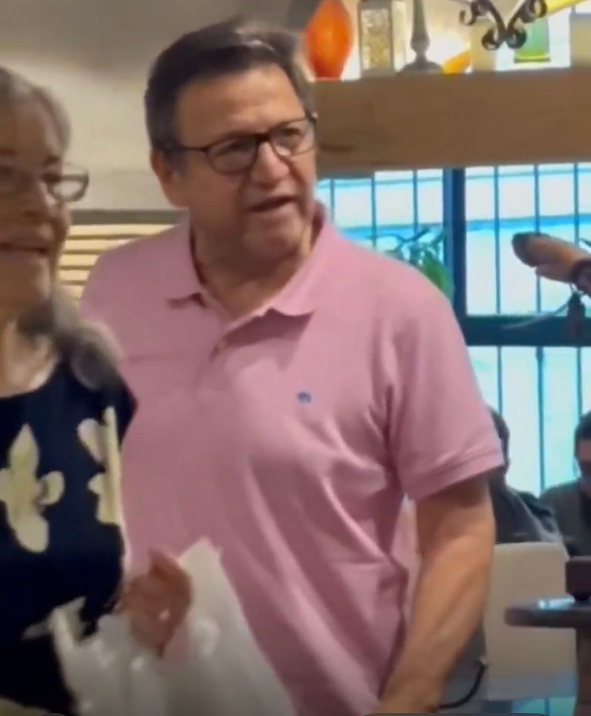 Corren a hermano de López Obrador de restaurante en Coatepec