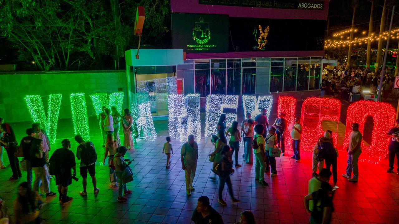 Poza Rica dio inicio a las celebraciones del mes patrio con el tradicional Encendido de Luces