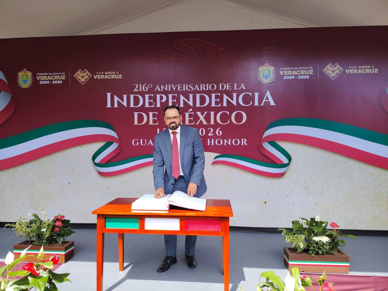 Secretario de Finanzas evita precisar si revisarán salarios de familiares de AMLO en Veracruz