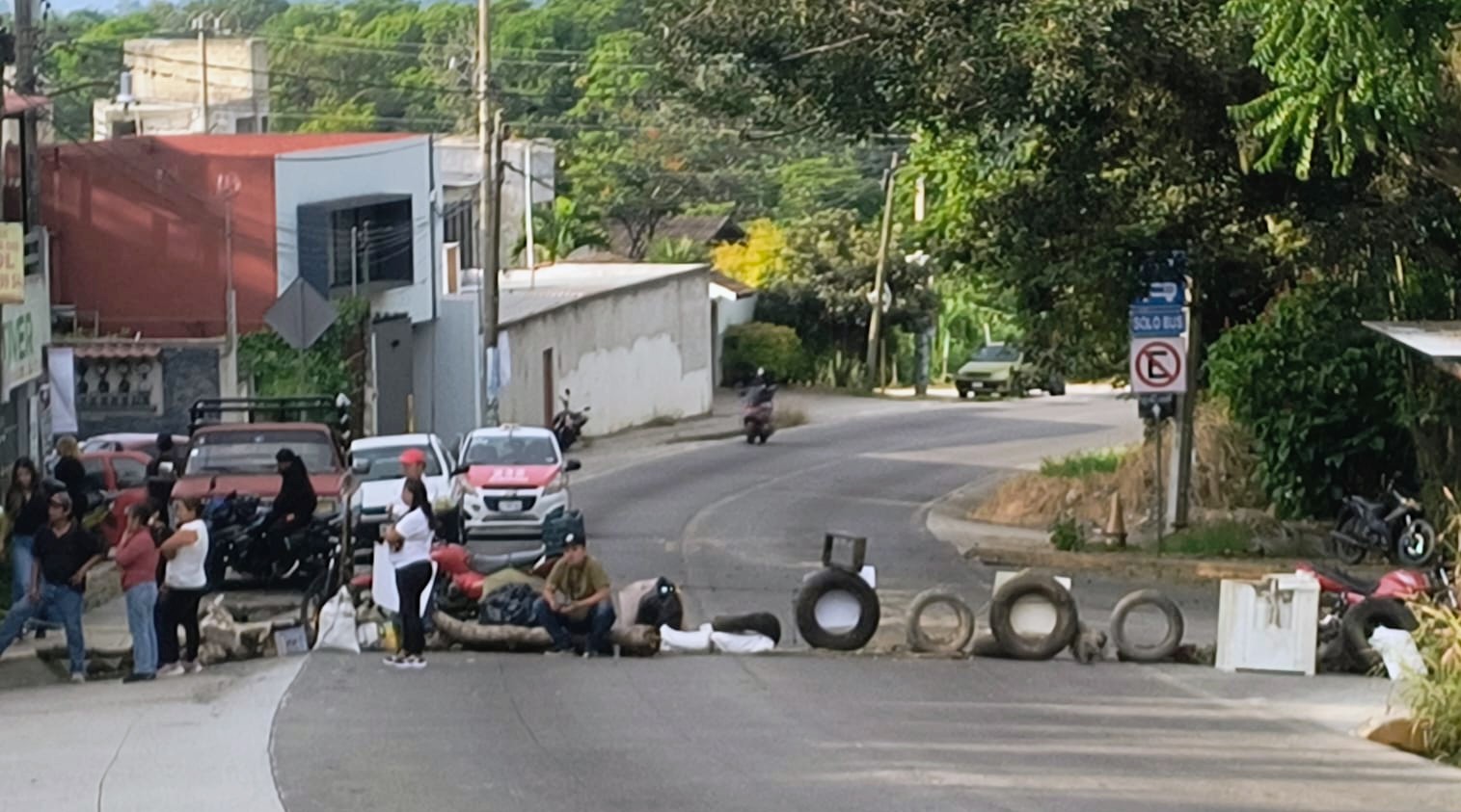 Levantan bloqueo en Las Trancas-Coatepec; SIOP rehabilitará carretera