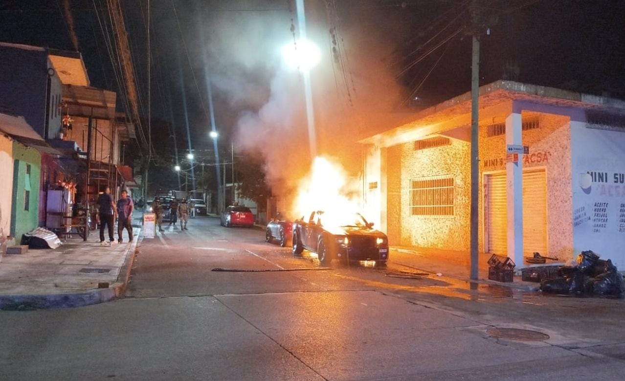 Se incendian dos vehículos en calles de Córdoba, por causas desconocidas