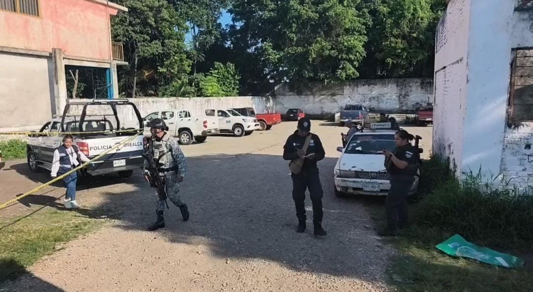 Asesinan a dos hombres en ataque armado en estacionamiento de Omealca