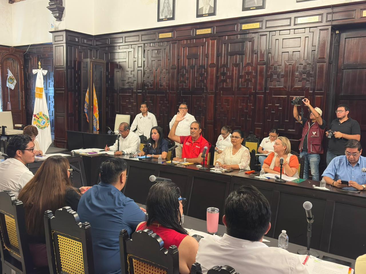 Autoriza el Cabildo de Veracruz solicitar la entrega  de la barandilla a la policía municipal