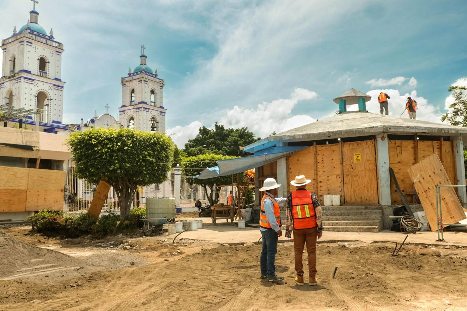 Catemaco supervisa rehabilitación de la Plaza Cívica Francisco I. Madero