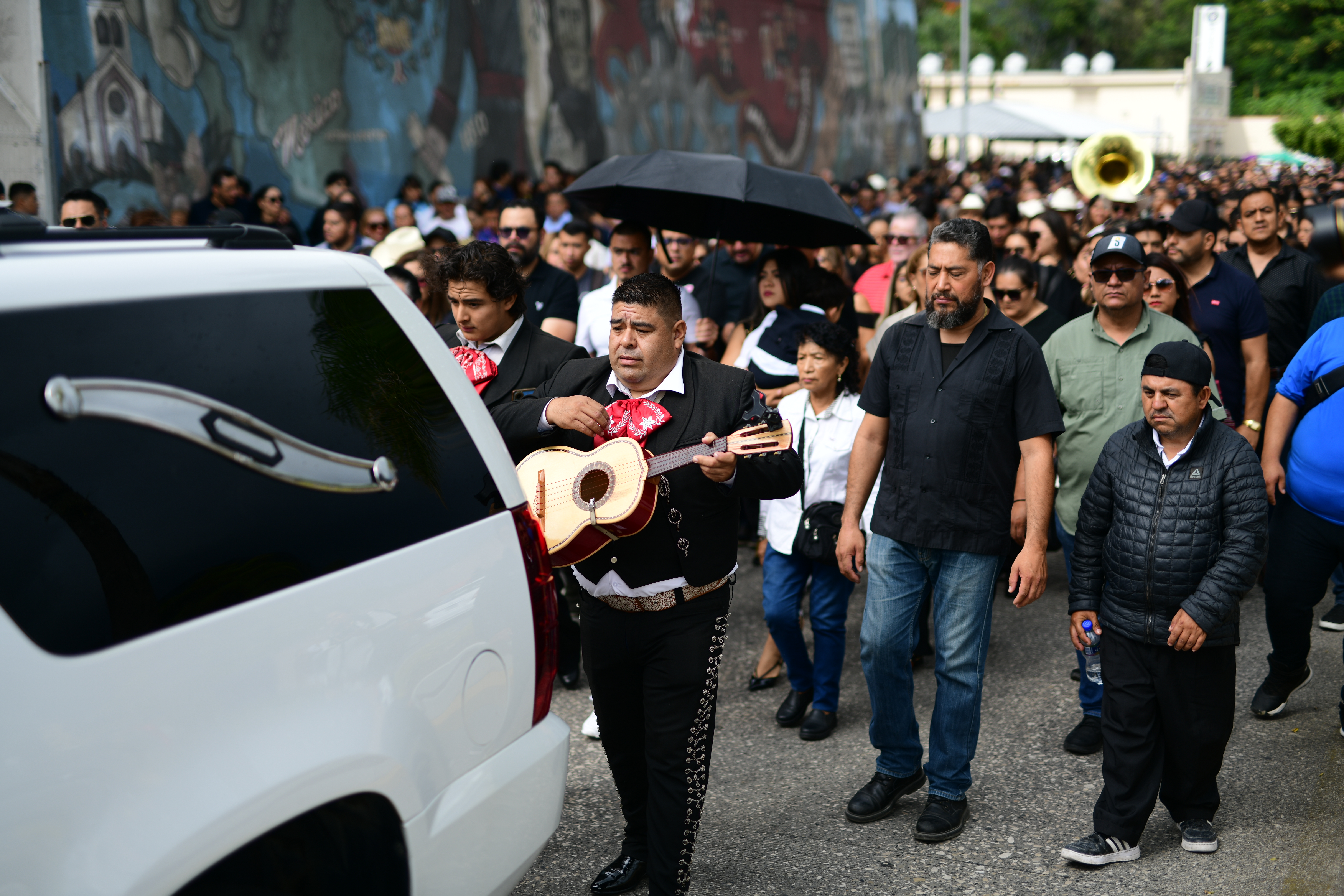 Con aplausos y mariachi despiden a Zenyazen Escobar en Río Blanco