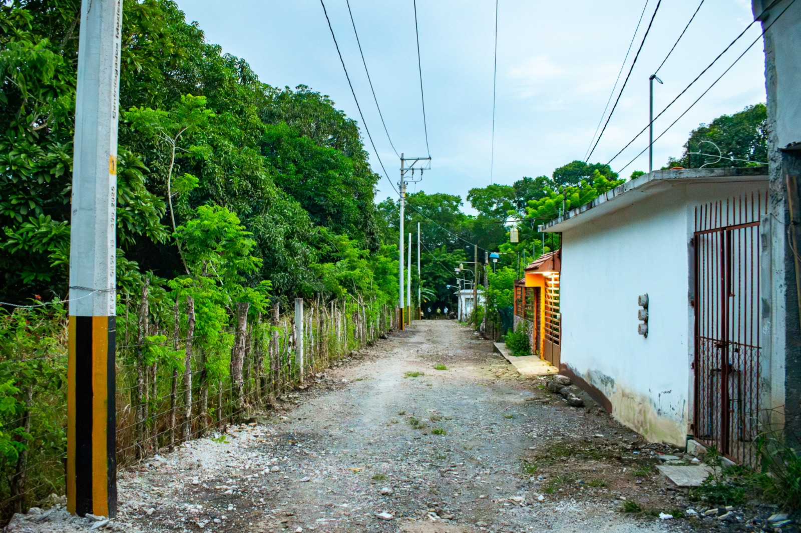 Inaugura Ayuntamiento ampliación de red eléctrica en tres calles de San Andrés Tuxtla