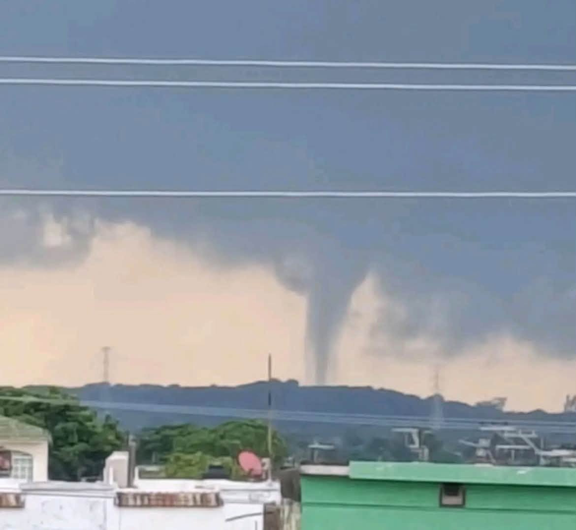 Tormenta eléctrica y tromba causan daños esta mañana en Alvarado