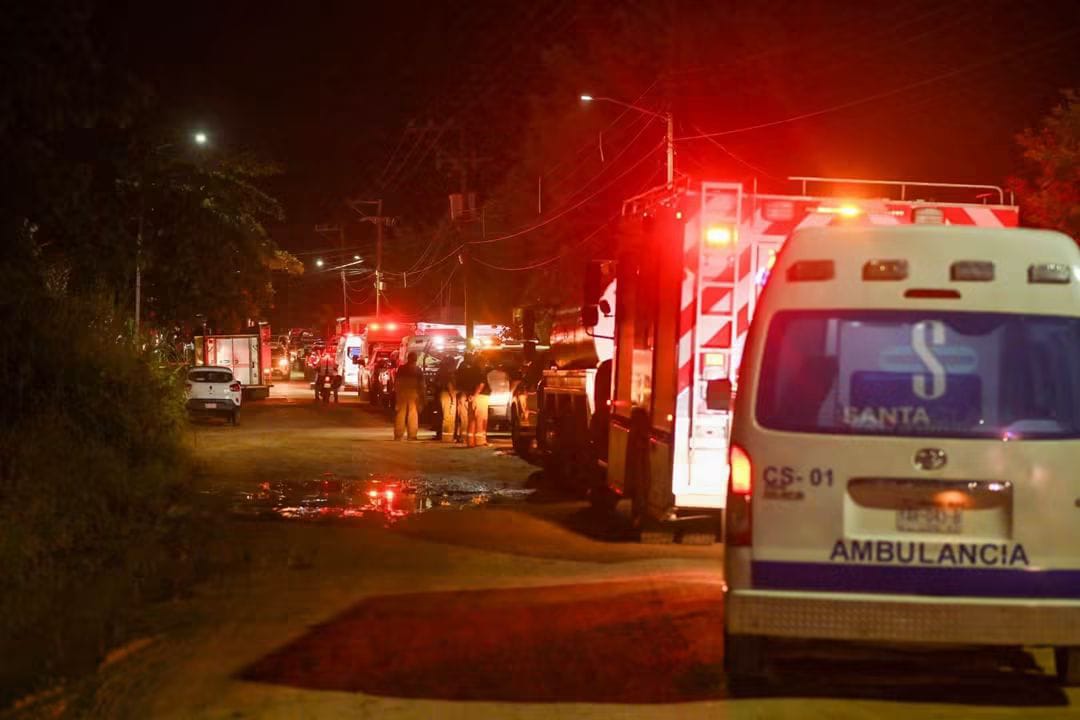 Mantienen en albergues a 230 evacuados por incendio en Jáltipan