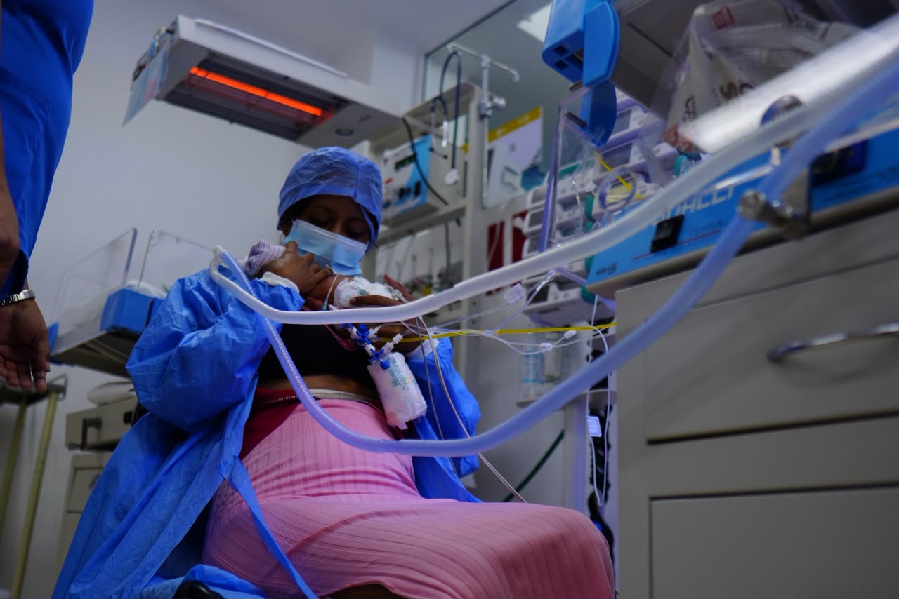 Prematuro de menos de un kilo supera paro cardiaco en Veracruz