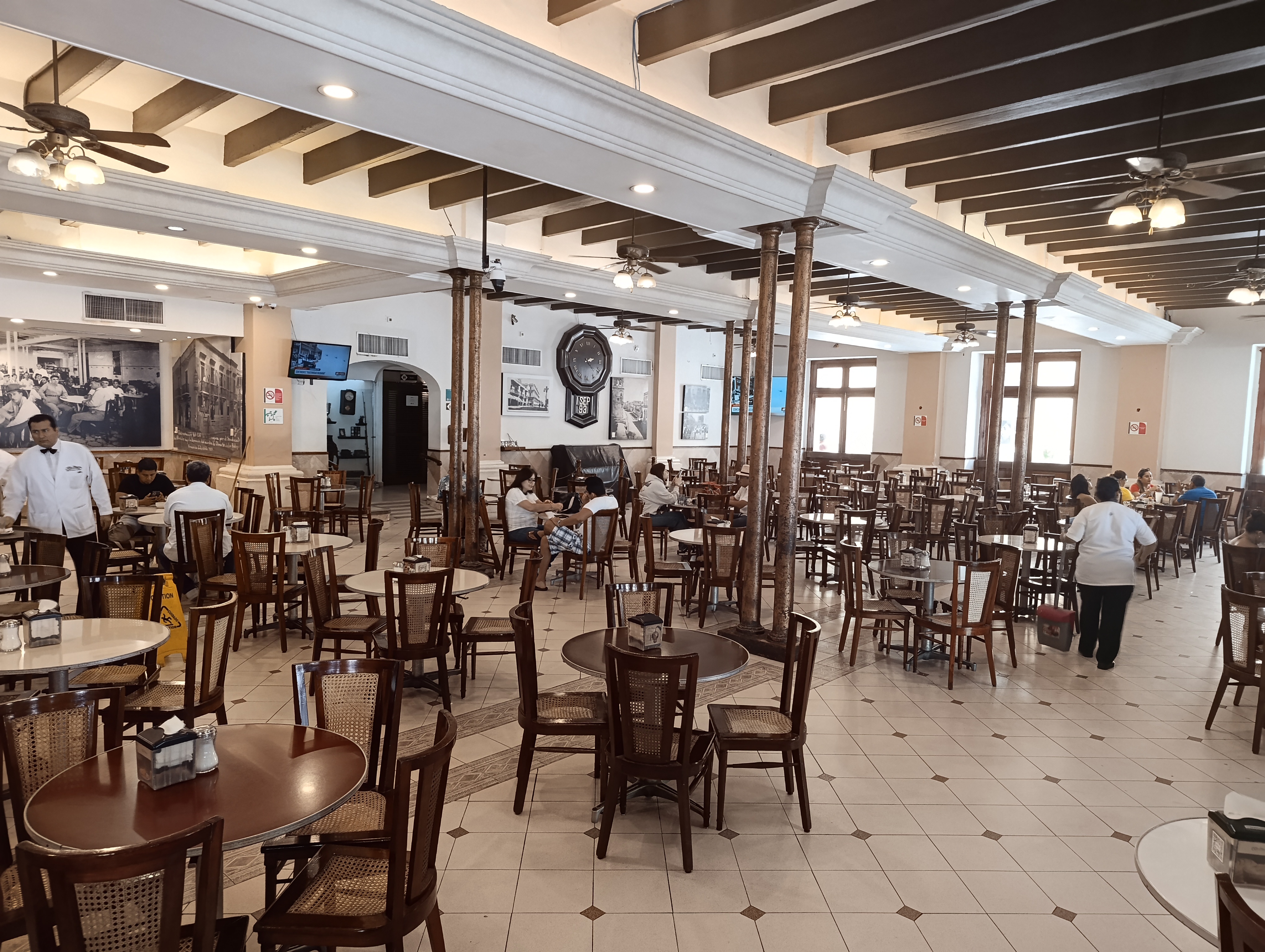 Capacitarán restauranteros de la zona conurbada a su personal para atender a turistas de cruceros