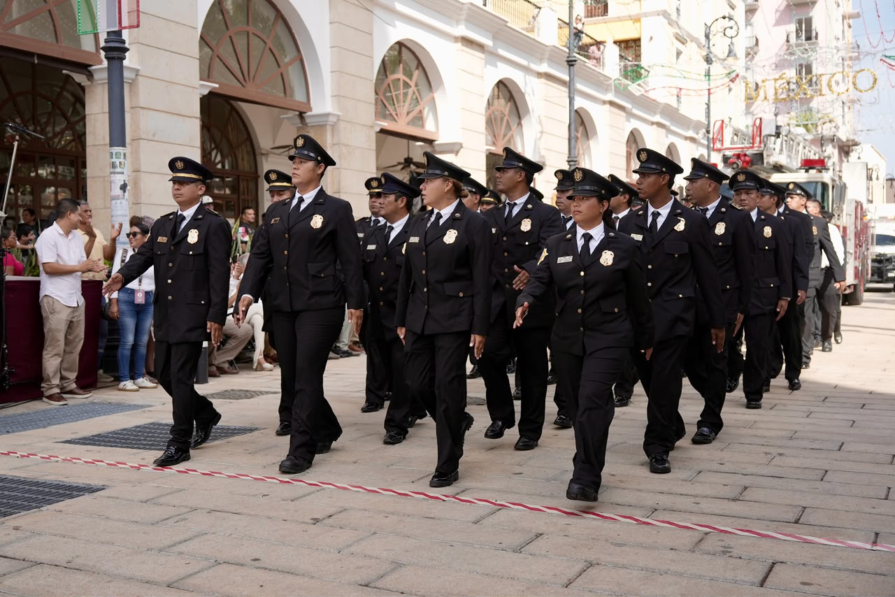 Tras ocho años de no realizarse en Veracruz puerto, recuperan el desfile cívico-militar que conmemora la Independencia de México