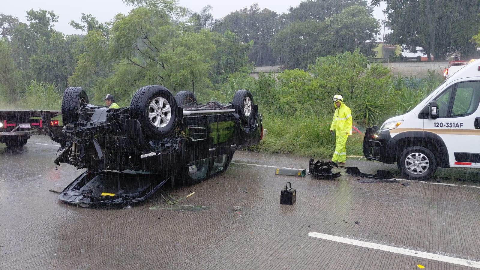 Tráiler provoca carambola de siete vehículos en autopista Córdoba-Veracruz