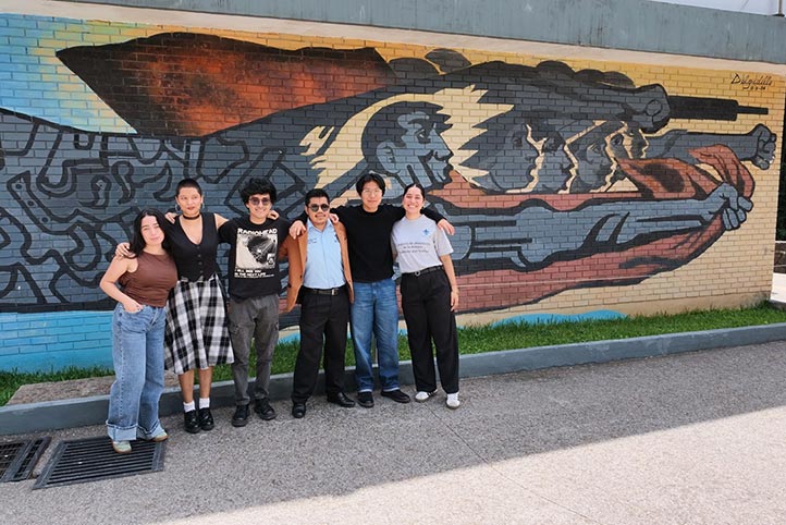 Estudiantes UV llevan lectura y escritura a comunidades rurales
