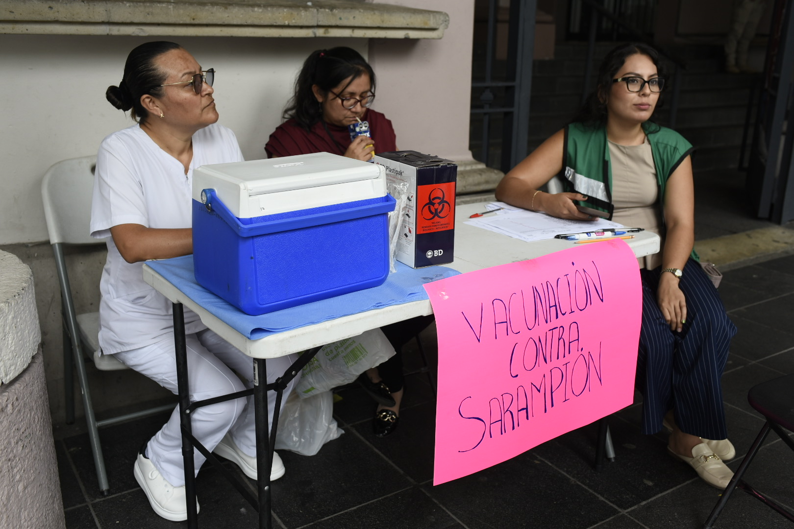 Se aplican en Xalapa más de dos mil dosis de vacunas contra el sarampión