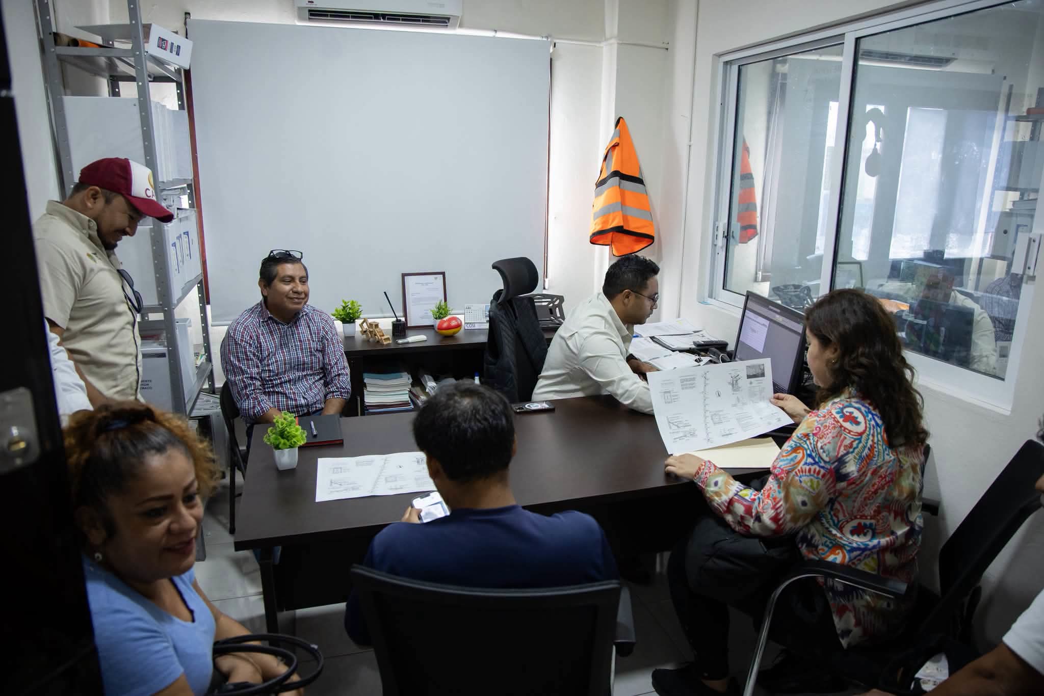 Catemaco busca resolver problemas de agua y drenaje con CAEV
