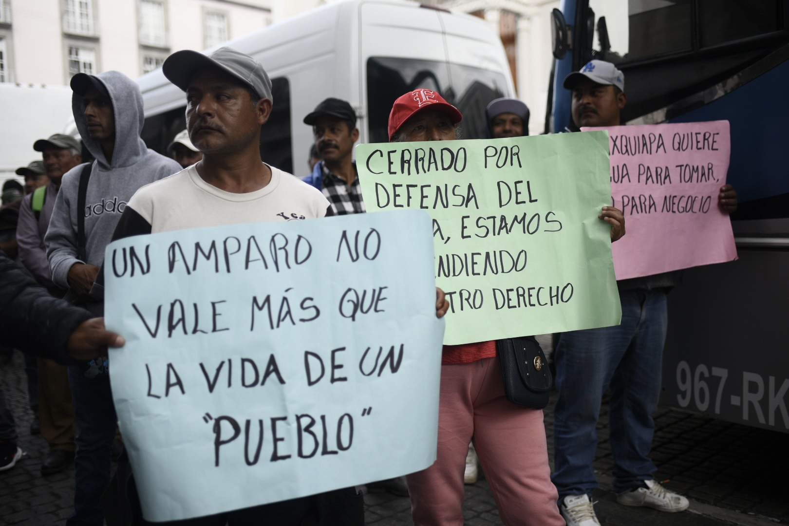 Policías antimotines repliegan protesta por falta de agua de Altotonga