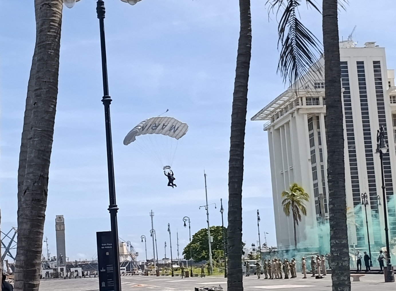 Continúan prácticas de elementos de la Marina para la ceremonia del Día de la Armada de México