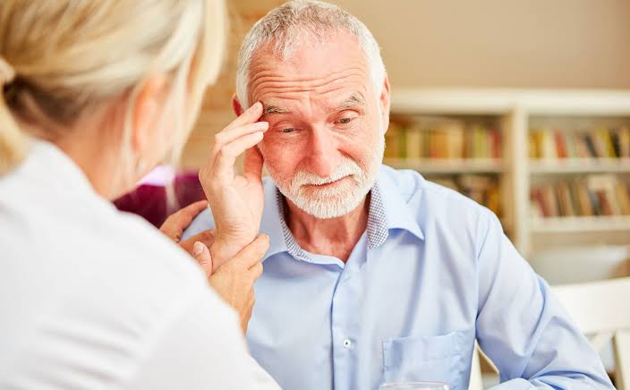 Importante detectar tempranamente señales de alerta de Alzheimer