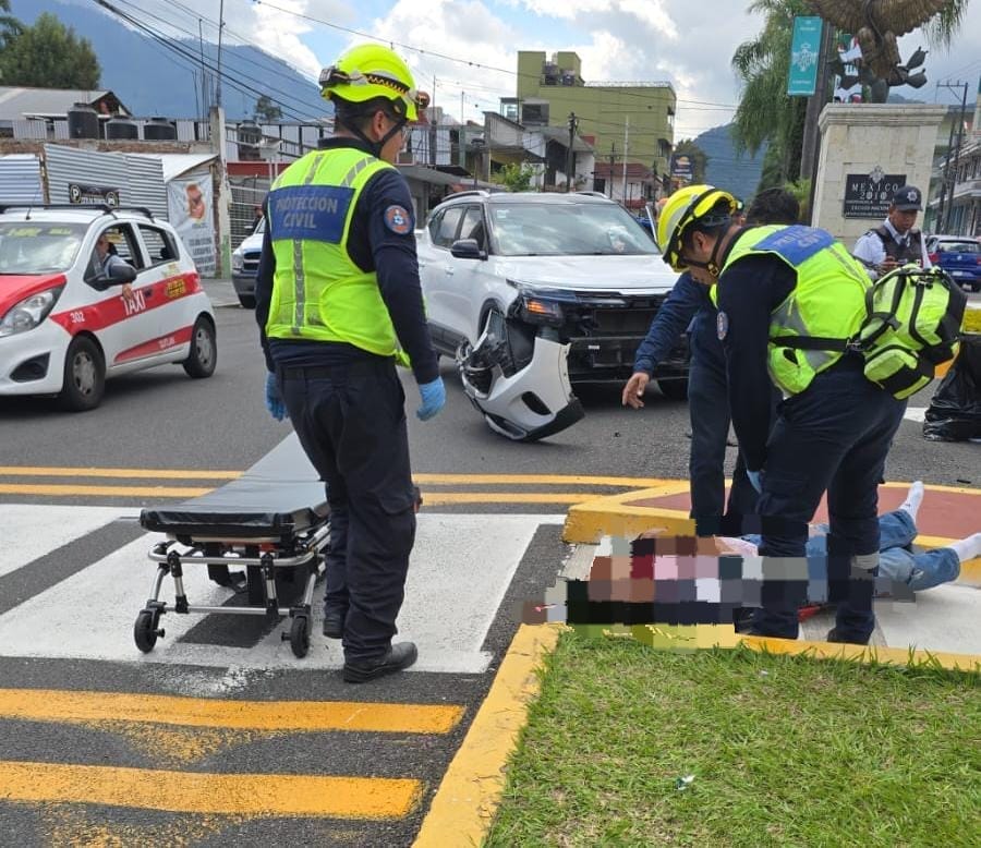 Motociclista termina hospitalizado tras chocar contra camioneta en Orizaba