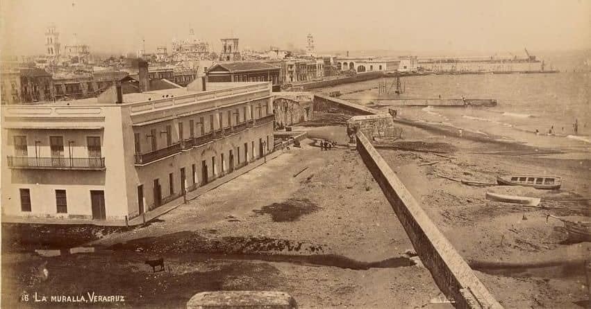 Veracruz estuvo rodeada por una muralla; aún quedan vestigios