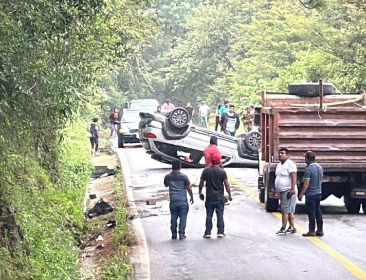 Dos volcaduras movilizan a cuerpos de emergencia en las Altas Montañas